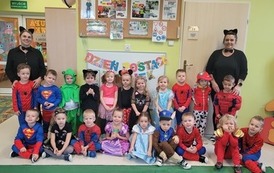 DZIEŃ POSTACI Z BAJEK grupa S&oacute;wki