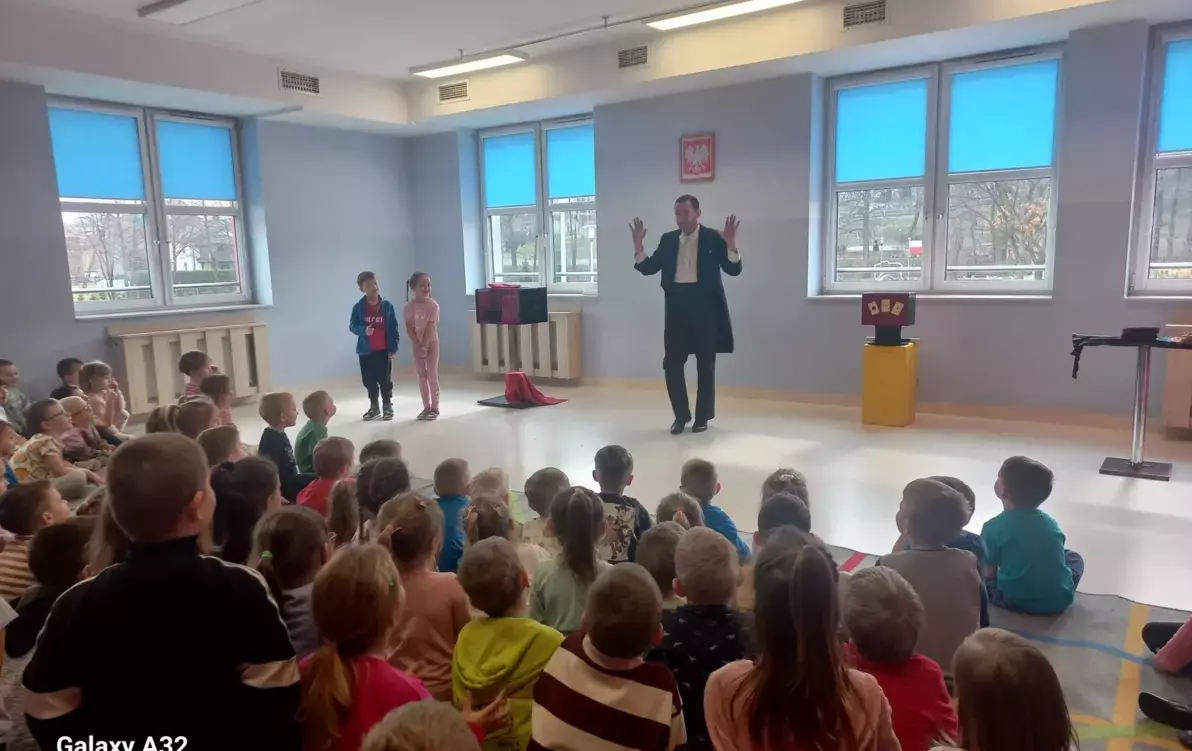 Zdjęcie do &quot;CZARY-MARY&quot; -  czyli pokaz iluzji w przedszkolu
